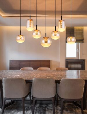globo-hanglamp-severin-amberkleurig-glas-groteeettafellamp-led-16057-7h-1