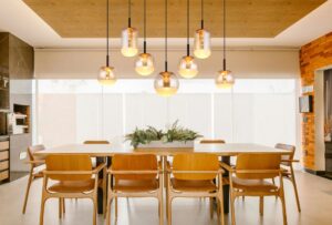 globo-hanglamp-severin-amberkleurig-glas-groteeettafellamp-led-16057-7h-1