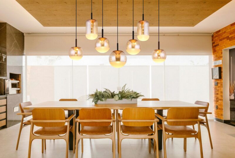 globo-hanglamp-severin-amberkleurig-glas-groteeettafellamp-led-16057-7h-1