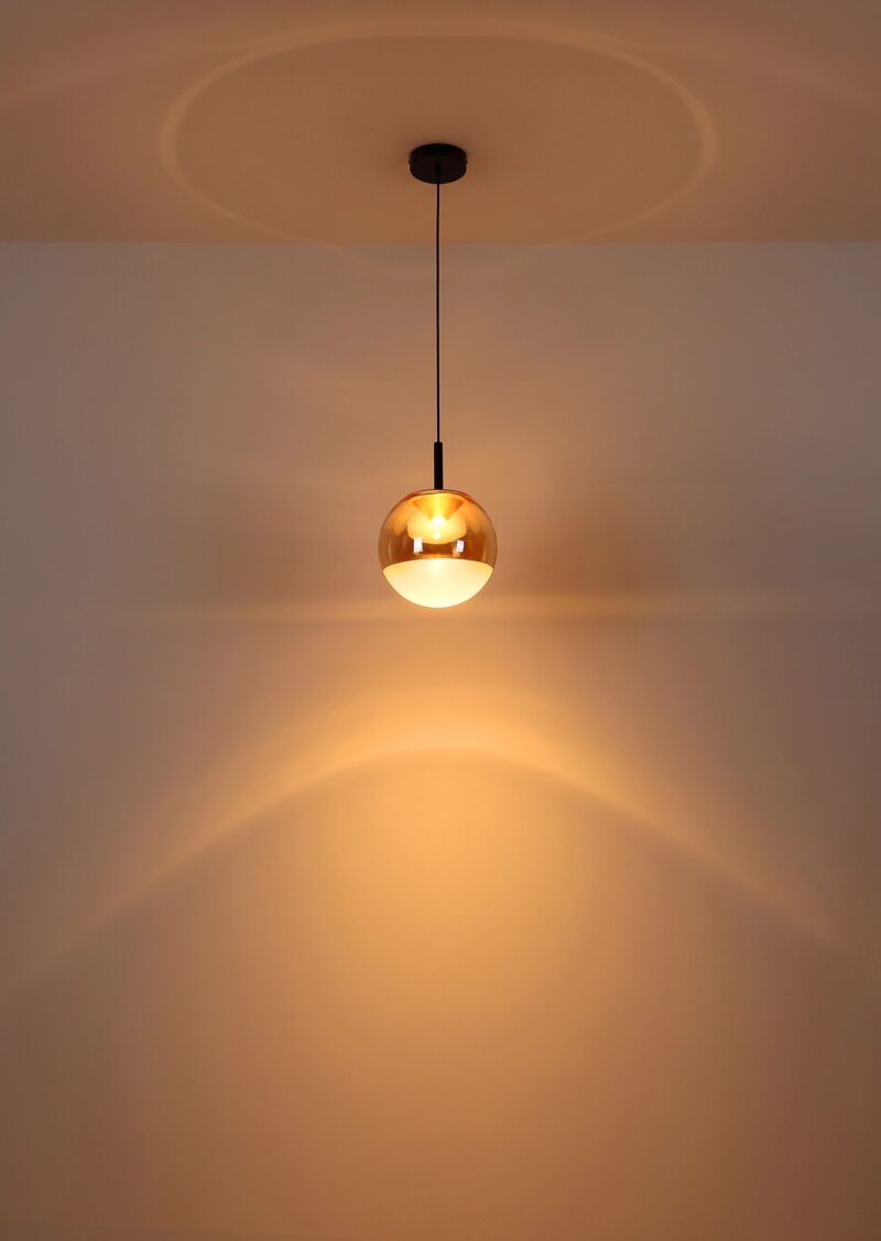 globo-hanglamp-severin-amberkleurig-glas-ø25cm-led-16057h-1