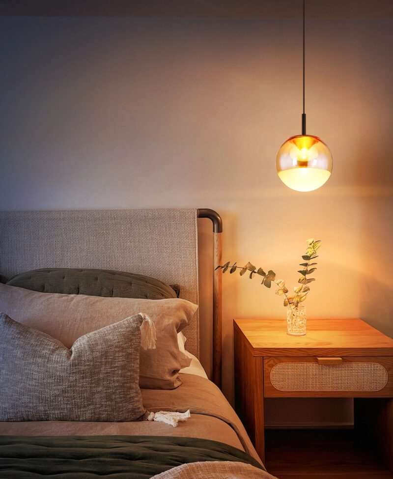 globo-hanglamp-severin-amberkleurig-glas-ø25cm-led-16057h-1