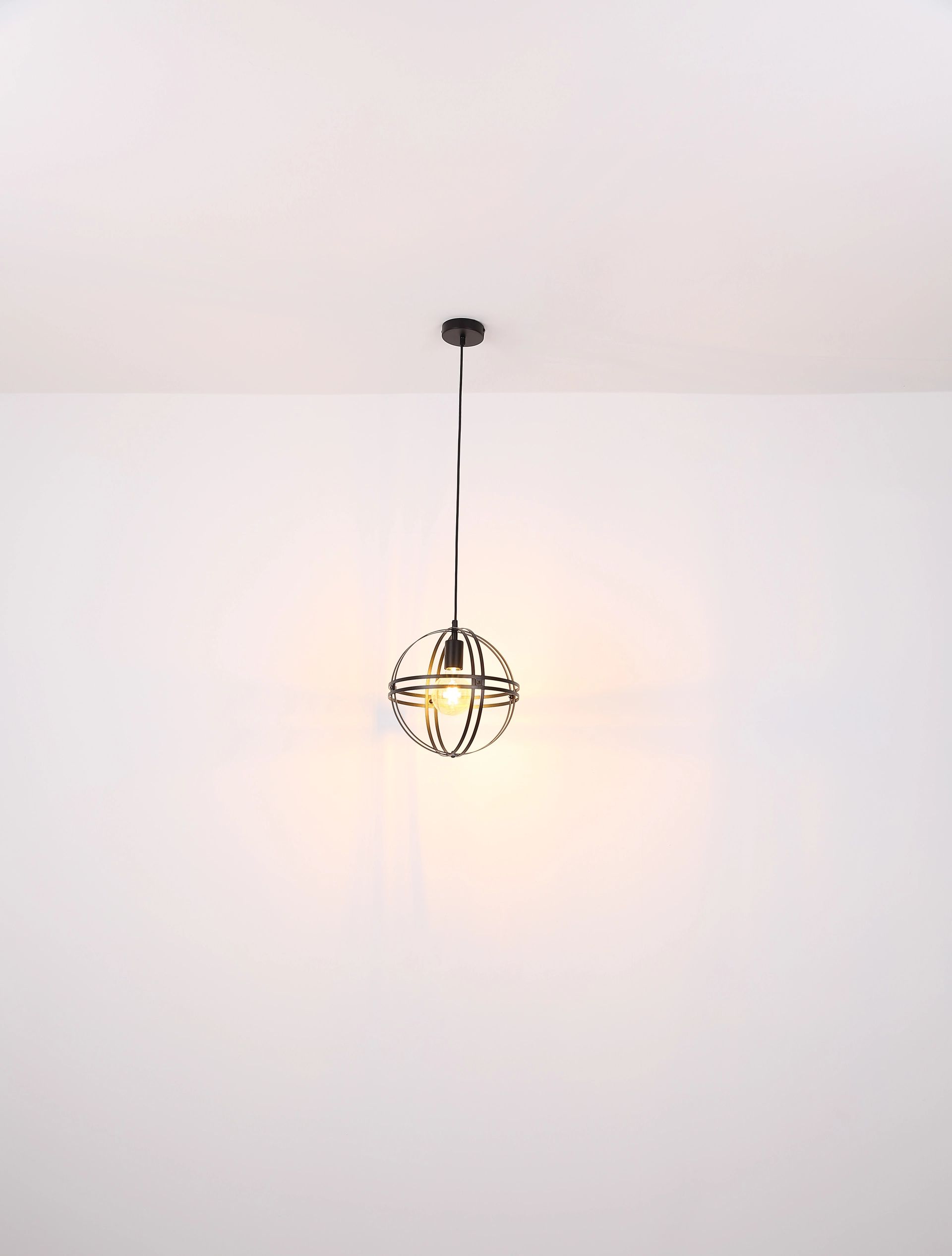 globo-hanglamp-tamara-zwart-metaal-ø40cm-e27-15639h2-1