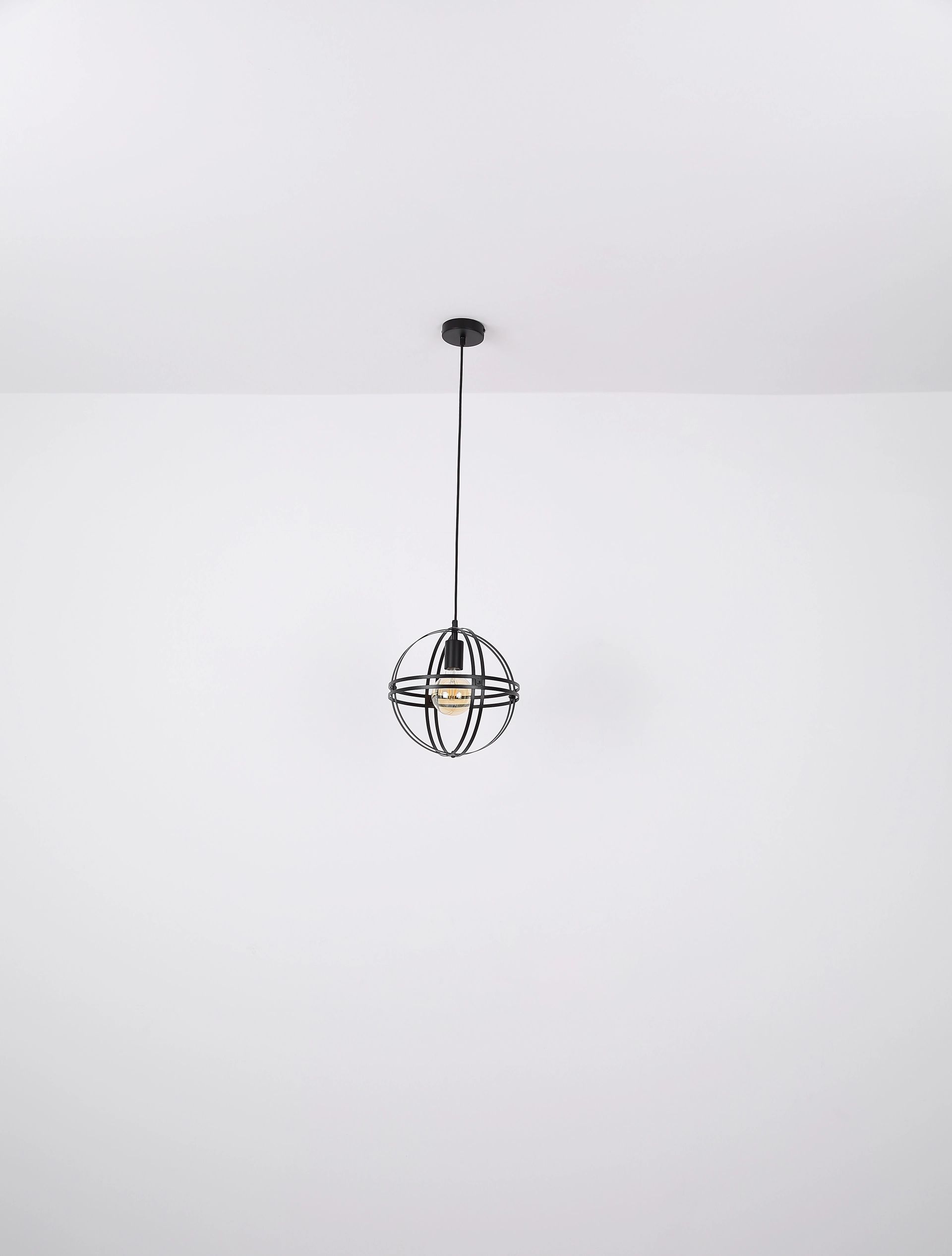 globo-hanglamp-tamara-zwart-metaal-ø40cm-e27-15639h2-1
