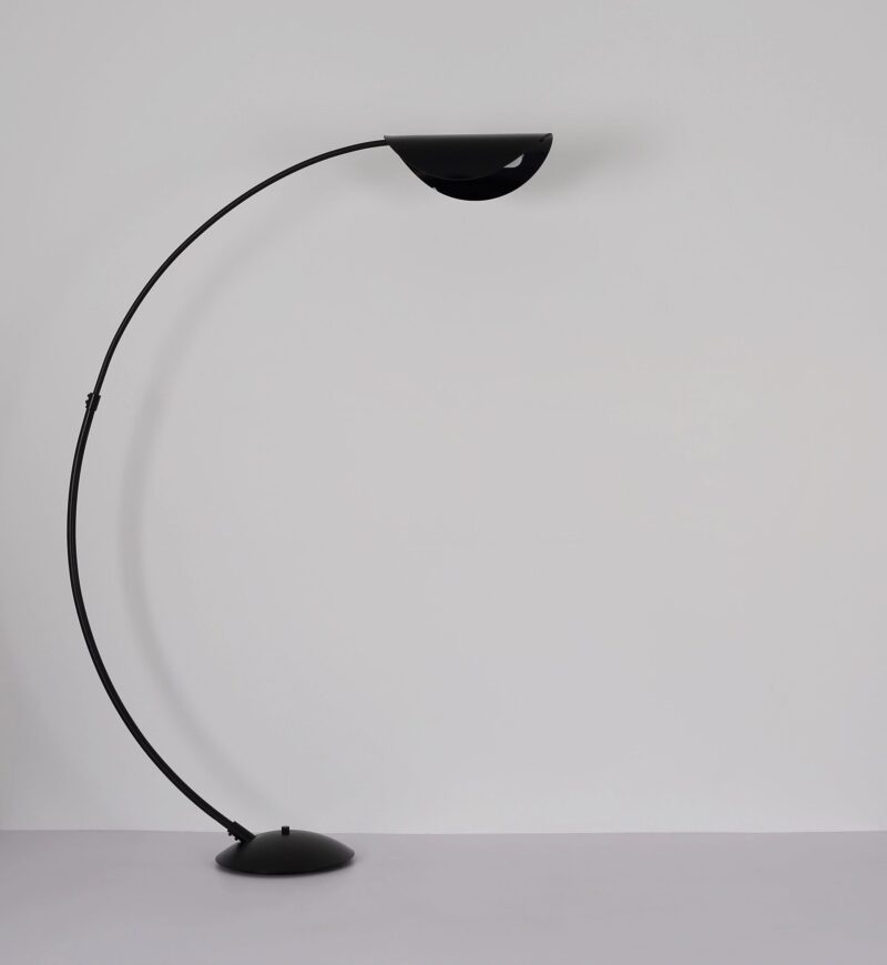 globo-tafellamp-robles-zwart-metaal-booglamp-led-58032s-1