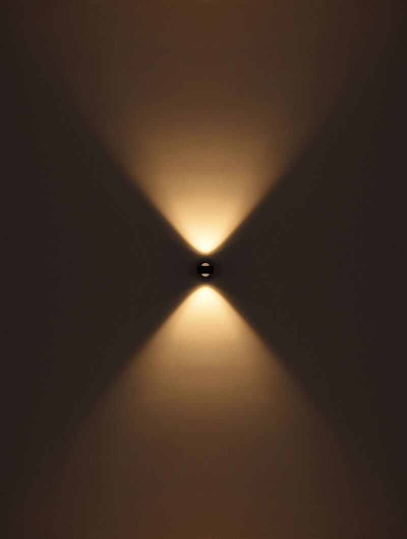 globo-wandlamp-randi-zwart-metaal-led-78290b-1