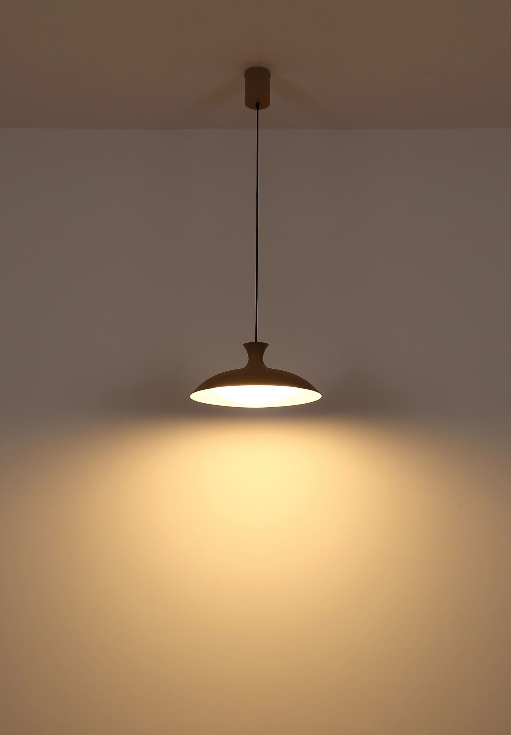 globo-hanglamp-rocha-beige-metaal-ø40cm-led-15781s-1