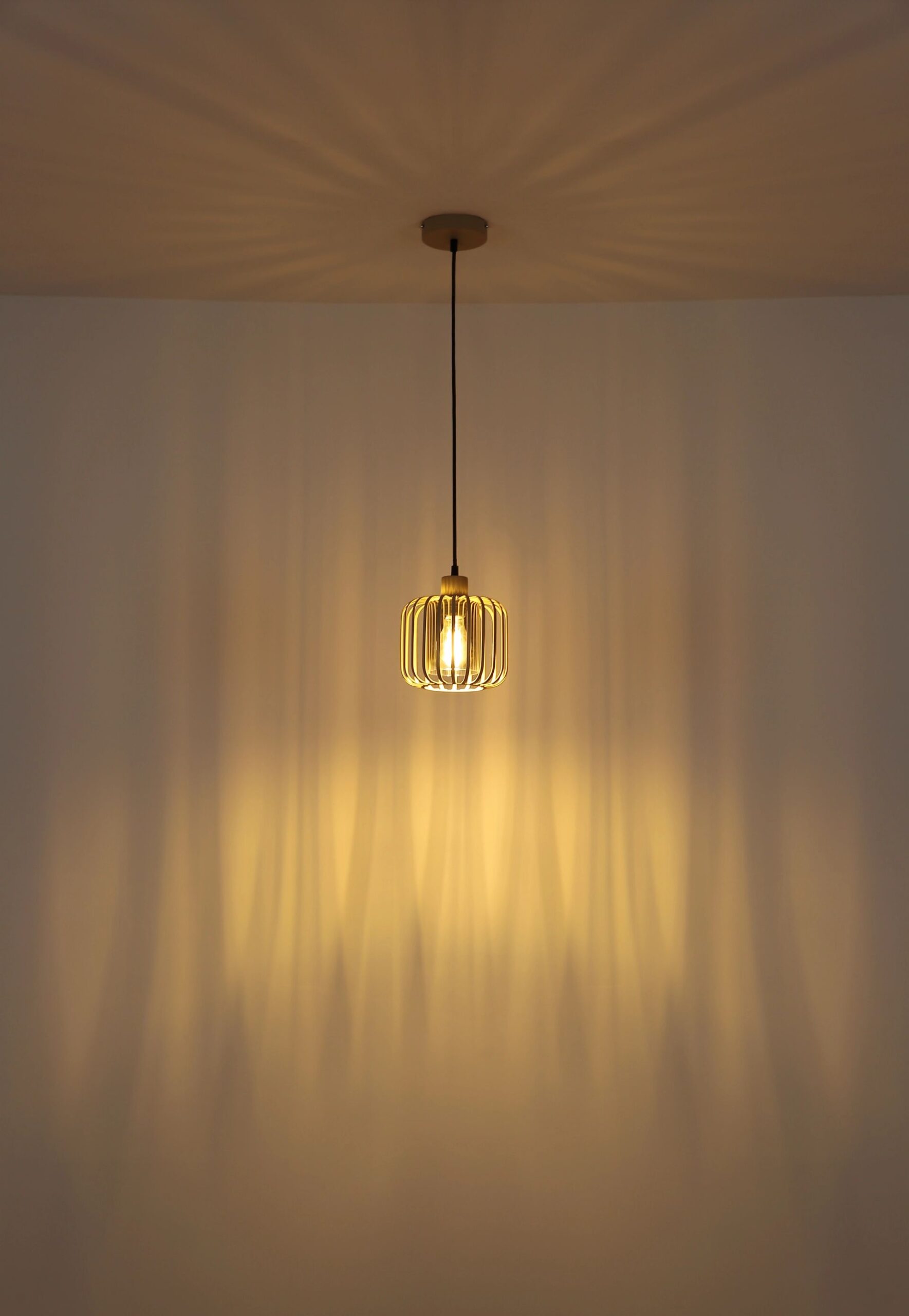 globo-hanglamp-alfred-beige-metaal-ø18cm-e27-15758h-3