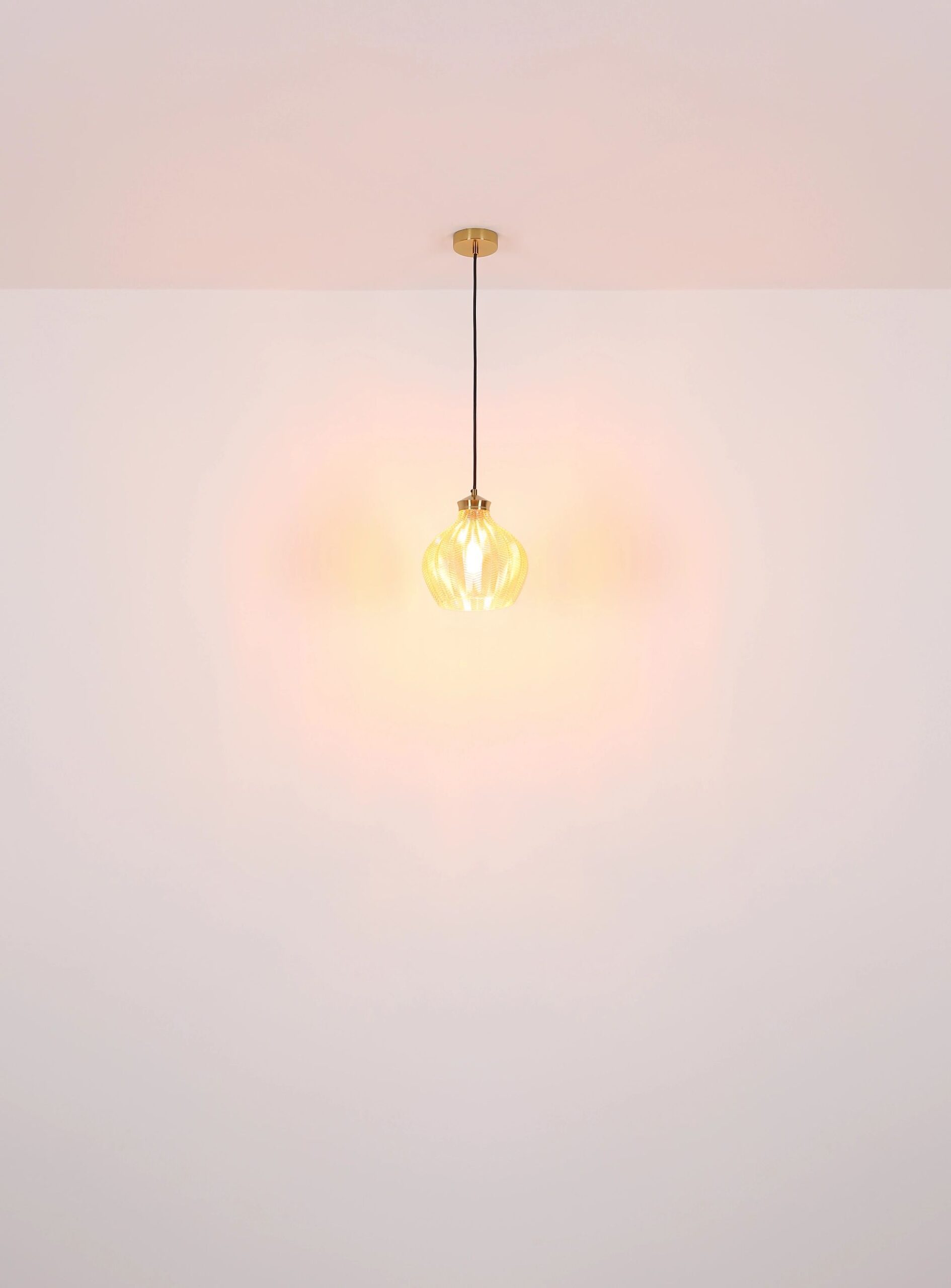 globo-hanglamp-jessica-amberkleurig-glas-ø22cm-e27-15898h-4