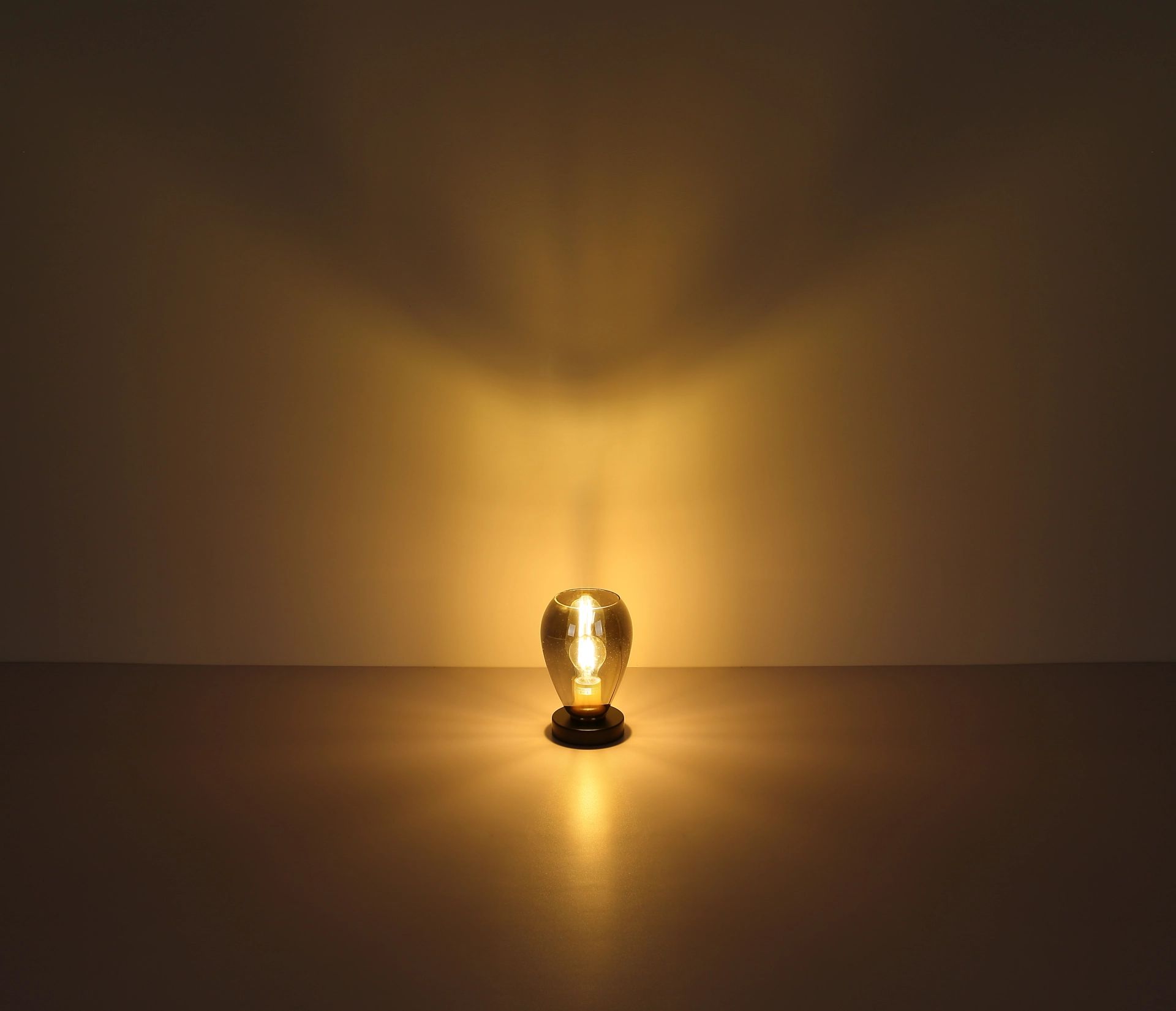 globo-tafellamp-fanni-zwart-glas-ø15cm-e27-15563t-3