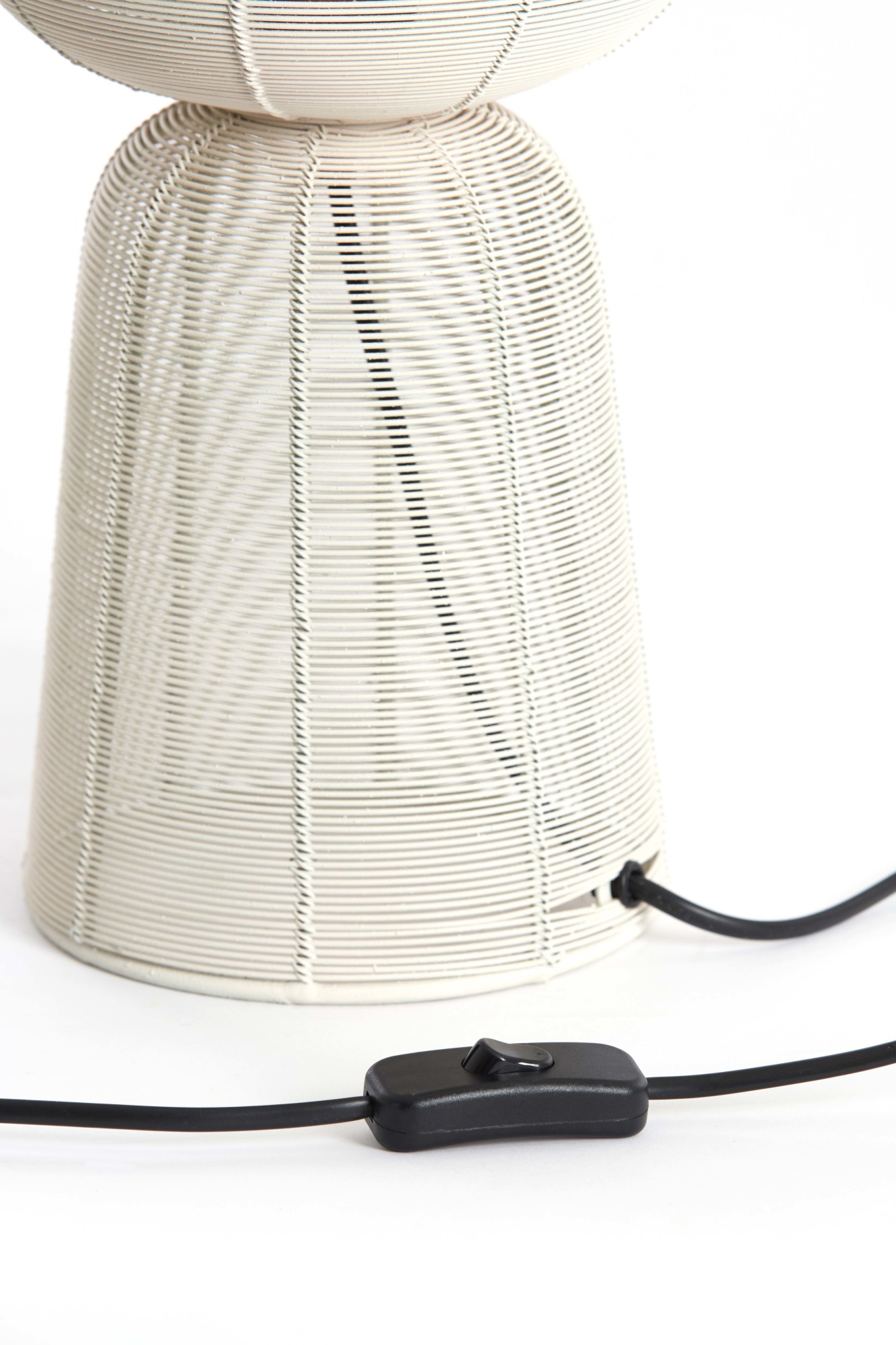 light&living-tafellamp-aboso-beigewit-metaal-nachtkastlamp-e27-1883343-1