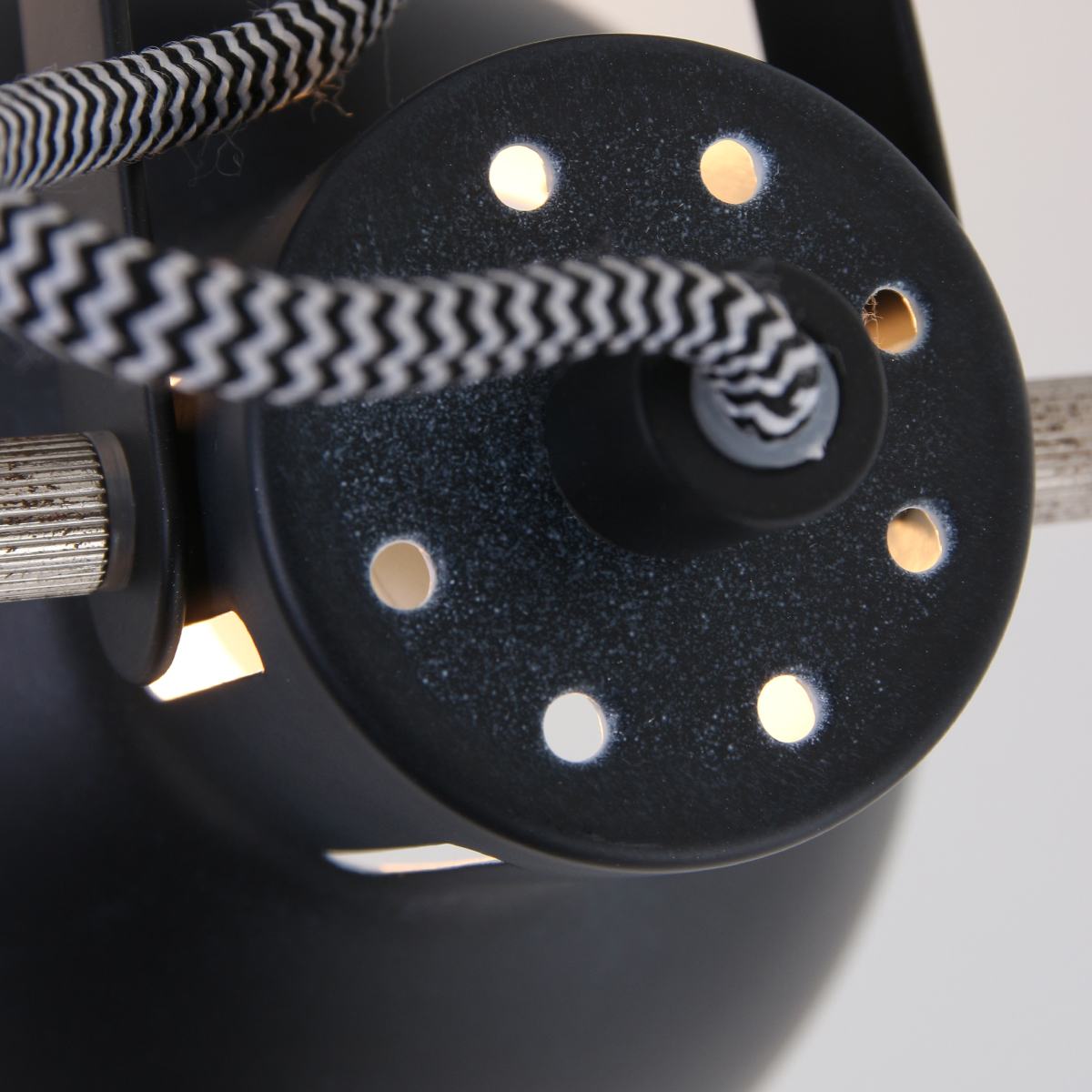 mexlite-wandlamp-cera-zwart-metaal-bedlampje-e14-7647zw-10